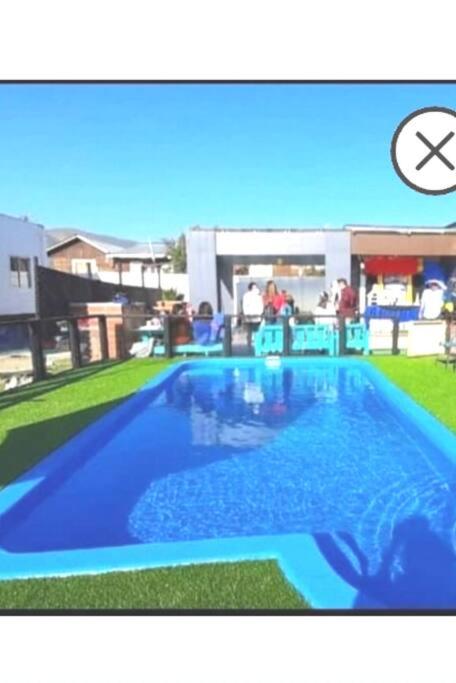 Agradable casa cerca de la playa, piscina internet
