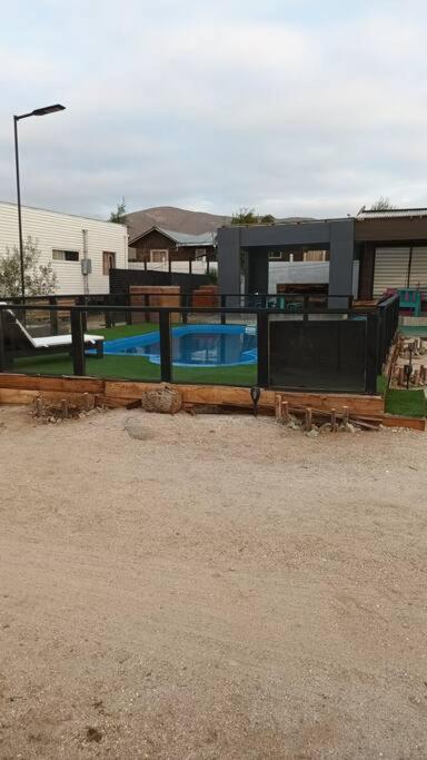 Agradable casa cerca de la playa, piscina internet