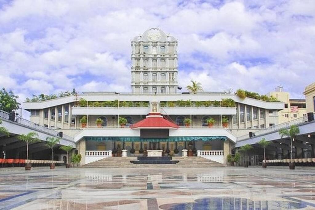 1708 Pool Gym Wi-Fi with Netflix Near Ayala and IT Park