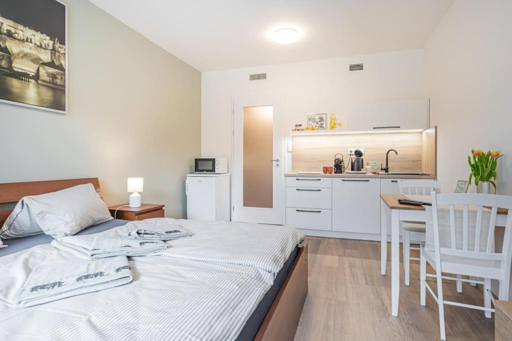 On-site Free Parking, 12 to min Centre, Supermarket