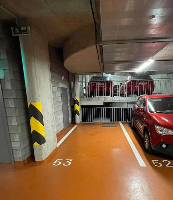 On-site Free Parking, 12 to min Centre, Supermarket