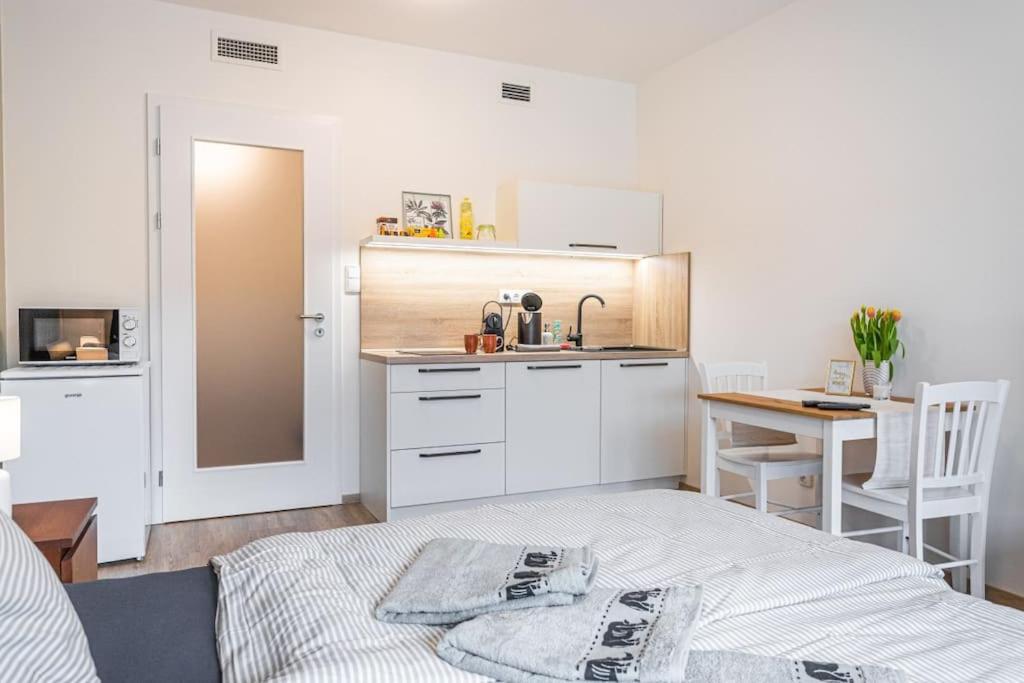 On-site Free Parking, 12 to min Centre, Supermarket