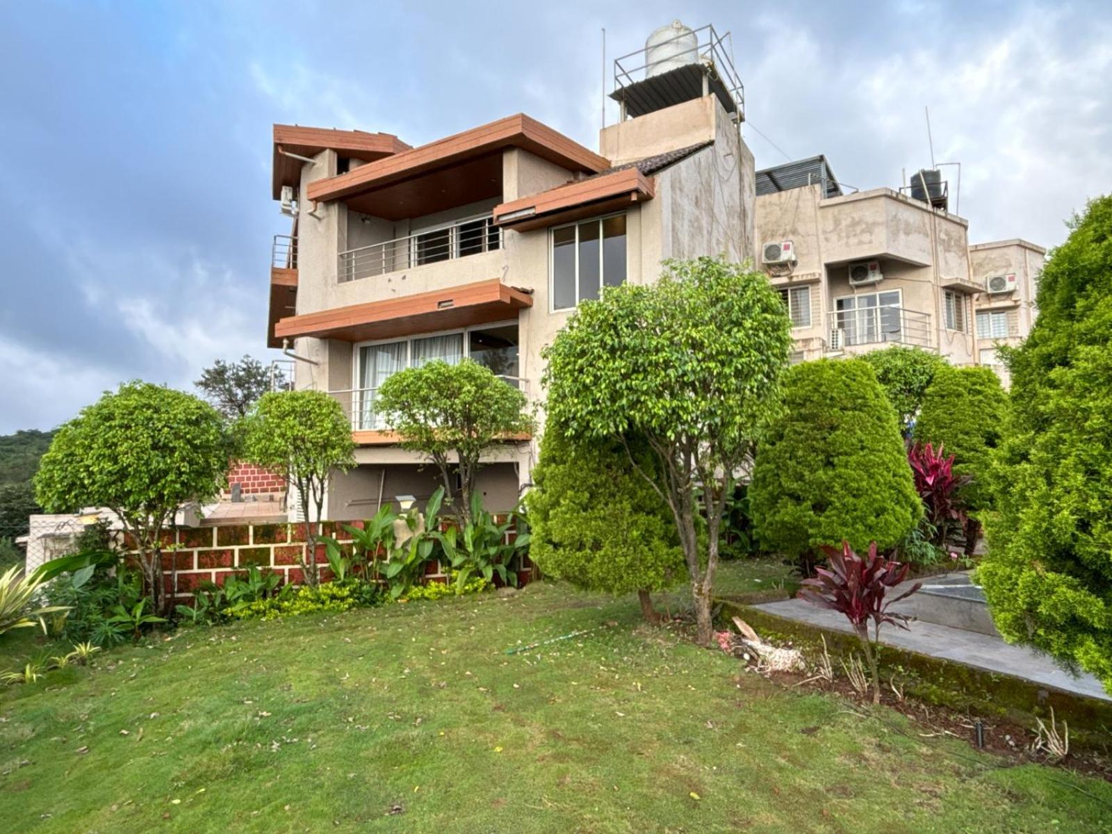 Hillview rooms by 29 bungalow view 2