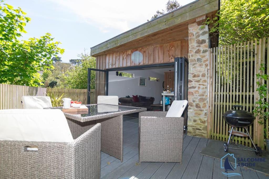 The Hideout-Boutique Cabin, Estuary View & Parking