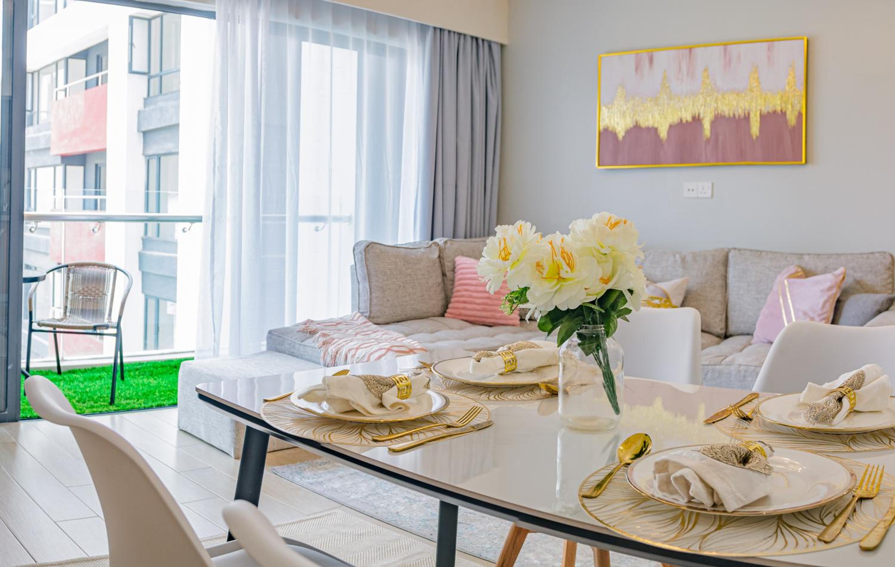 Zahra Homes By Edmor Suites view 3