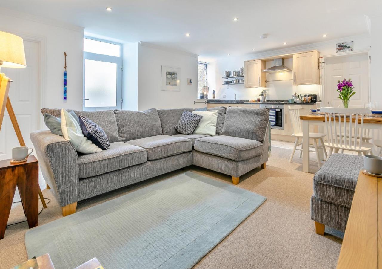 2 Bed in St Ives oc-trev2 view 3