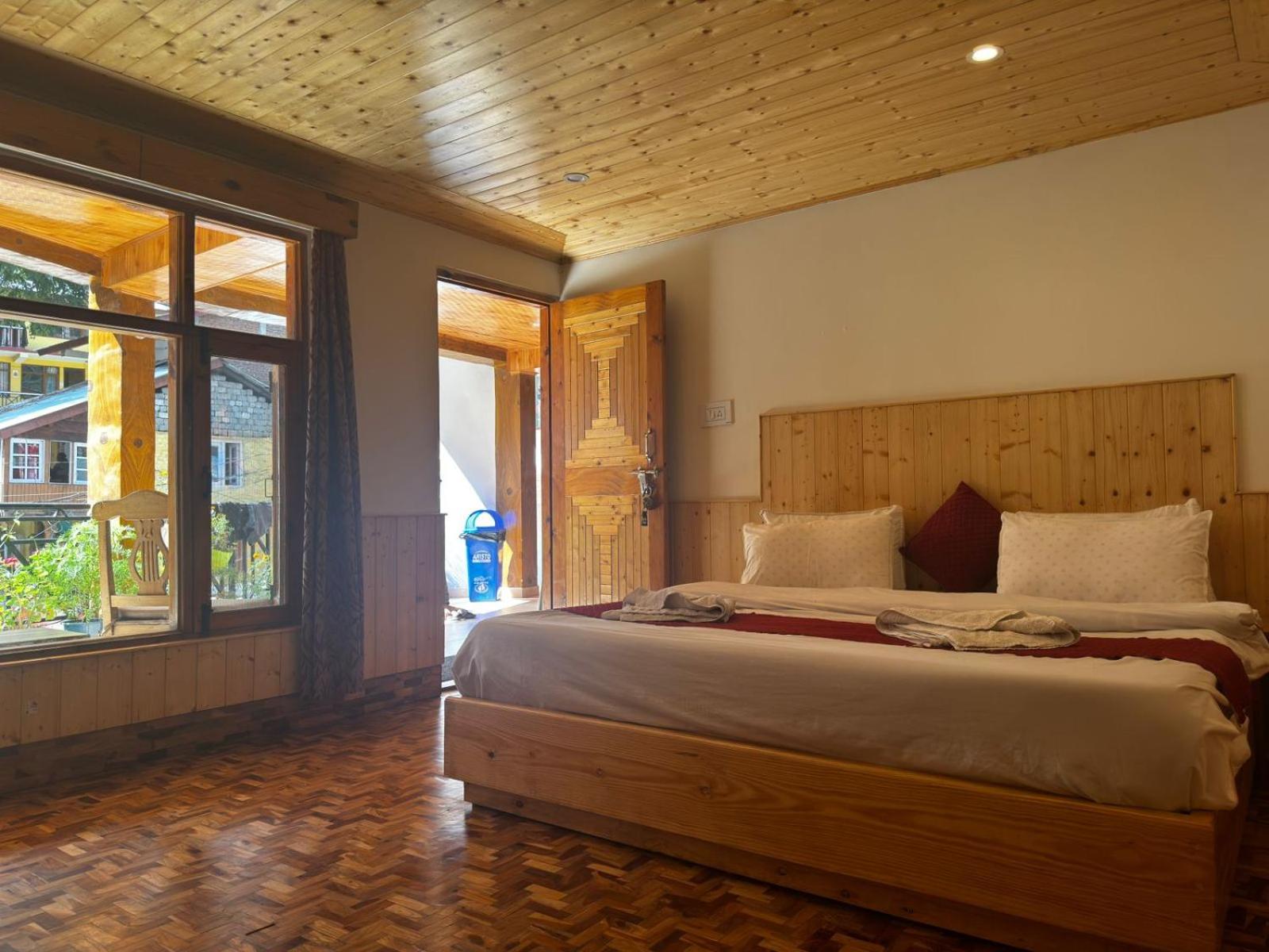 Tiger Inn Hostel B&B Manali view 3