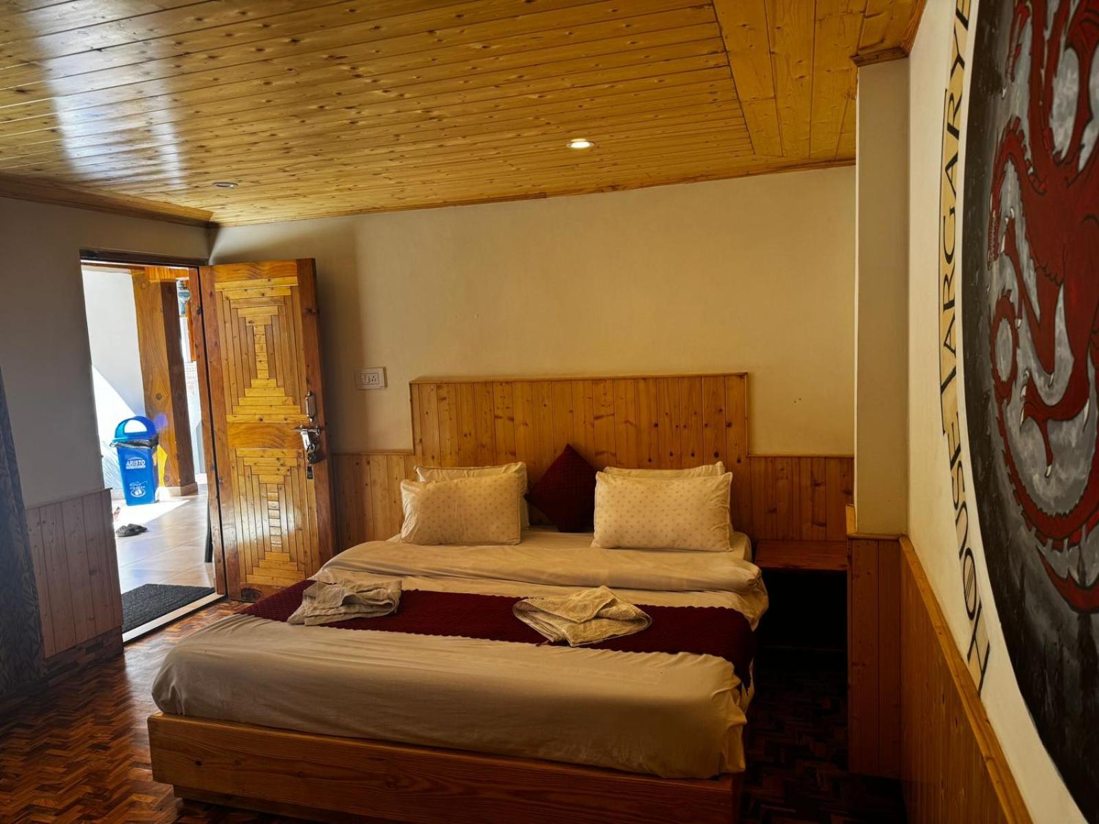Tiger Inn Hostel B&B Manali view 2