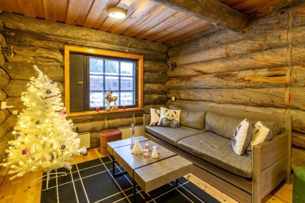 Kuukkeli Log Houses Porakka Inn
