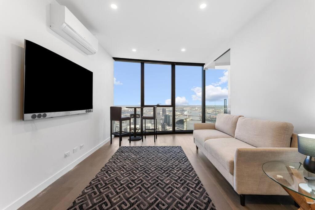 Melbourne City 2BR Apartment