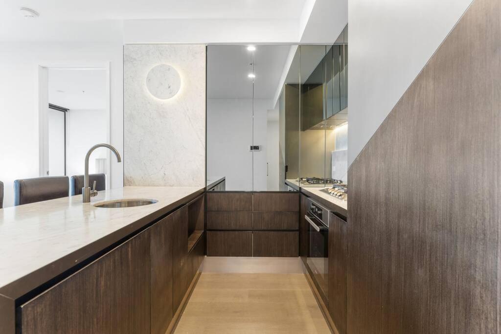 Melbourne City 2BR Apartment