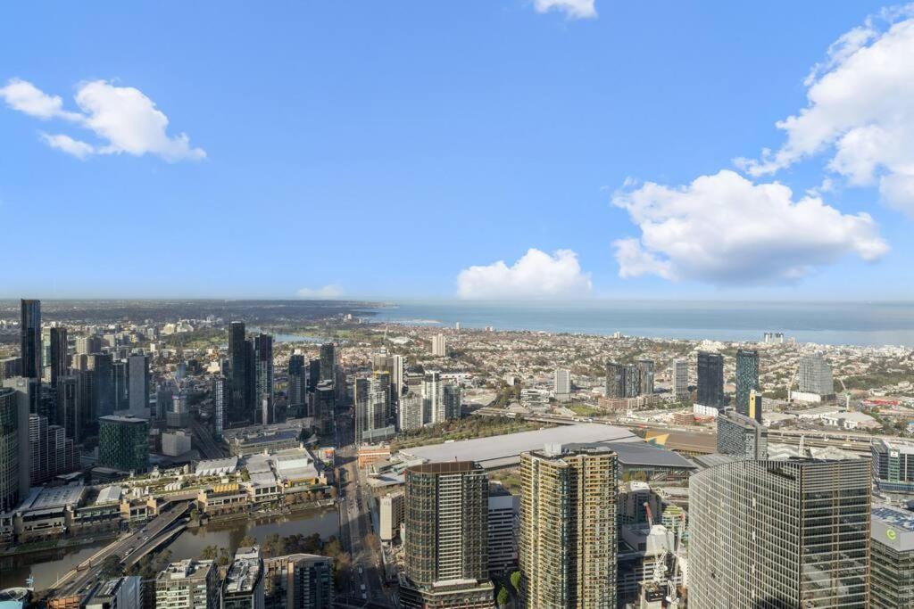 Melbourne City 2BR Apartment