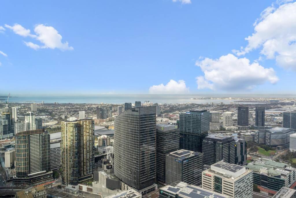 Melbourne City 2BR Apartment