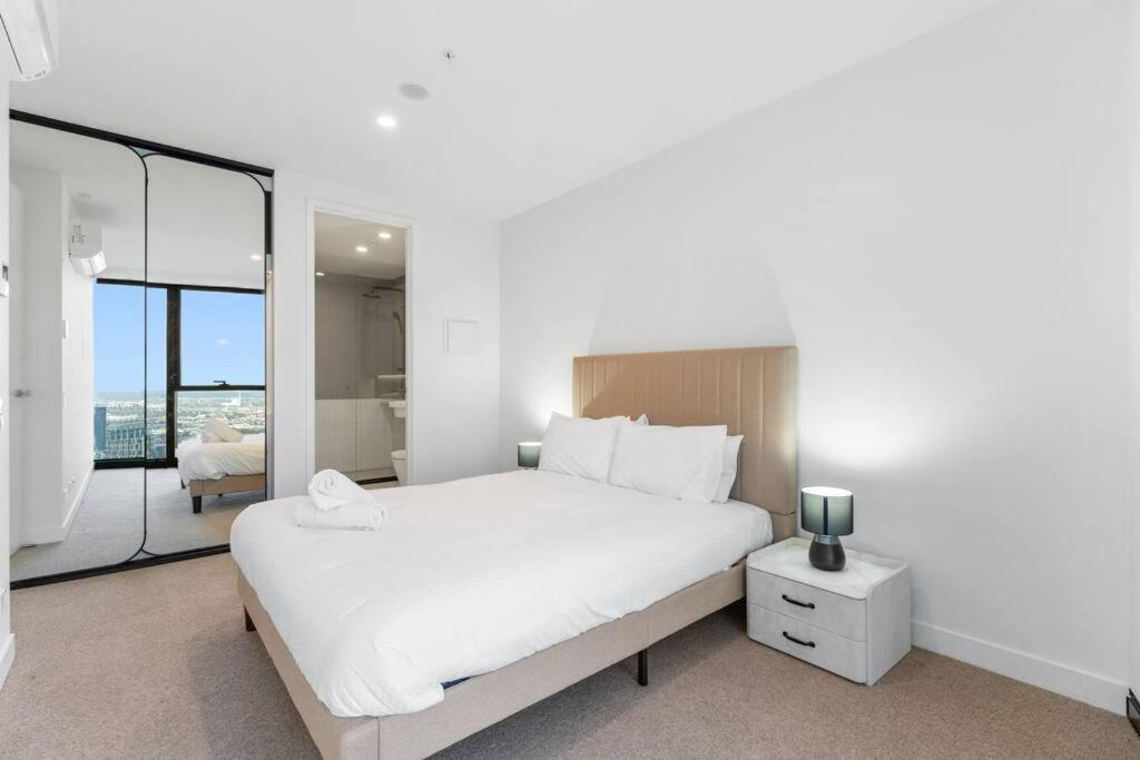 Melbourne City 2BR Apartment