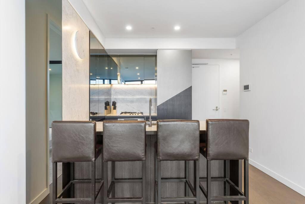 Melbourne City 2BR Apartment