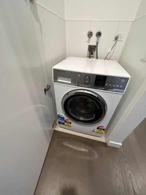 Melbourne City 2BR Apartment