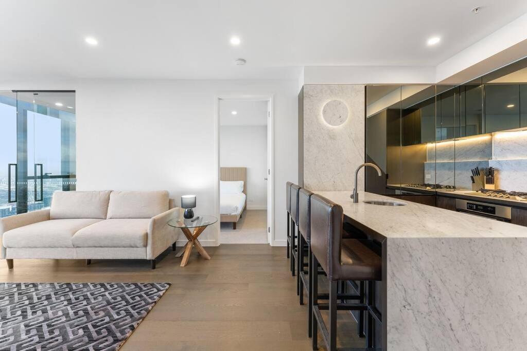 Melbourne City 2BR Apartment