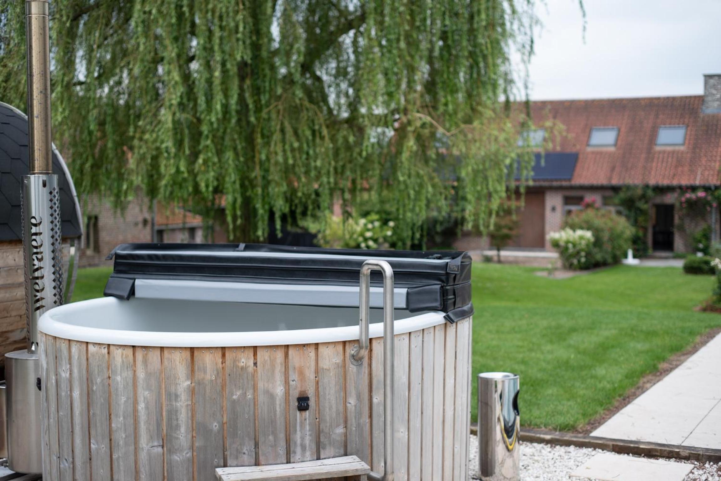Vakantiewoning L'Eau Tendre in Ellezelles, met wellness en buitenzwembad met overkapping