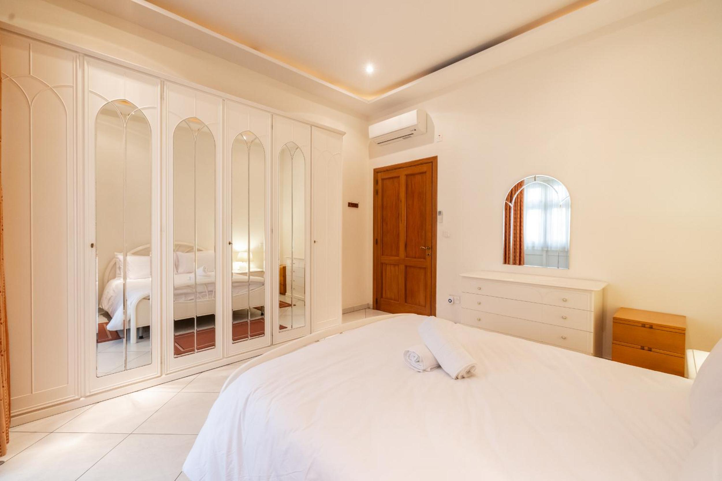 3 bedroom by Sliema promenade view 4