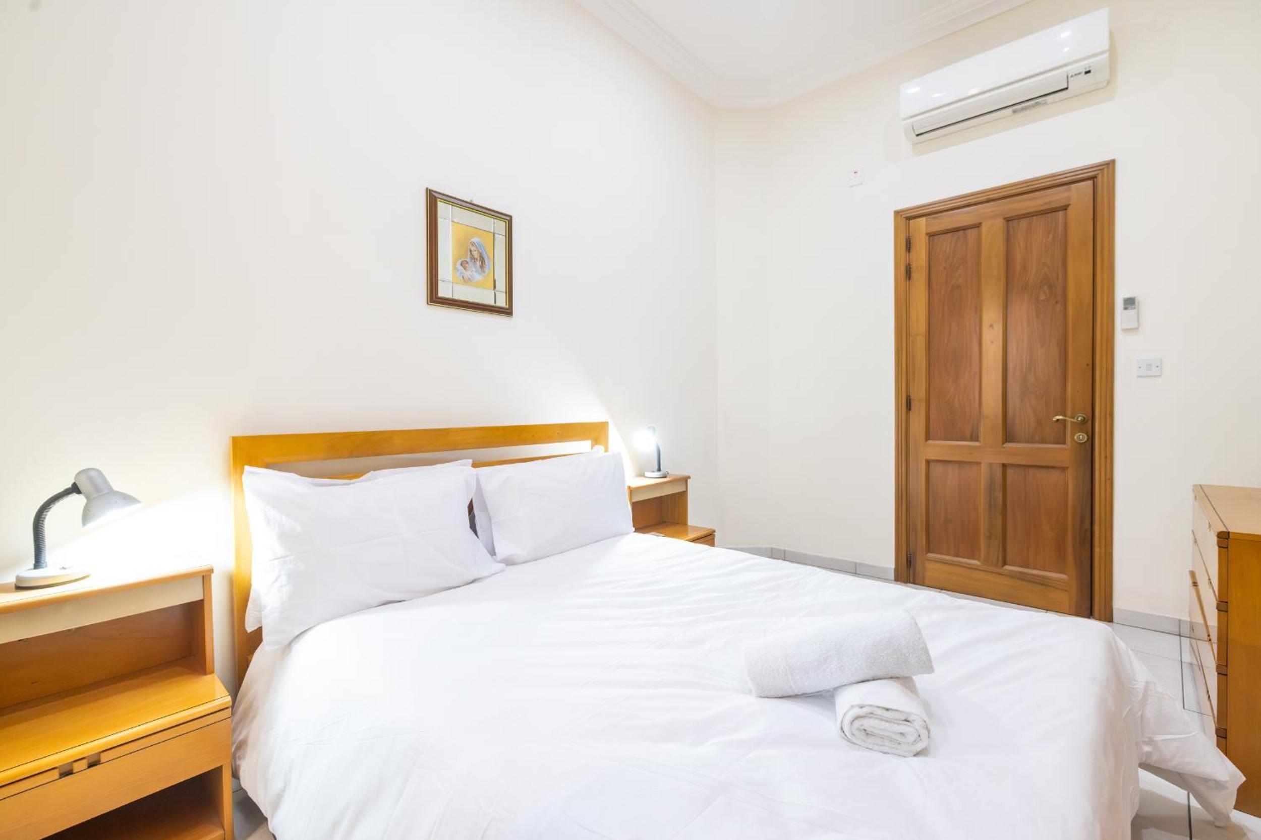 3 bedroom by Sliema promenade view 5