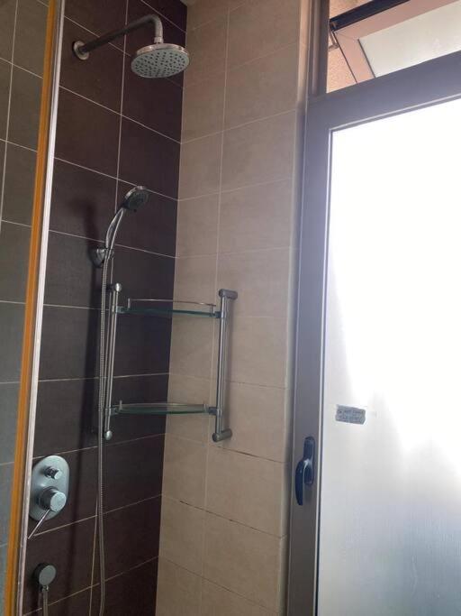 Cozy Shaftsbury high floor king bed free parkin wifi and netflix 1311 photo 7