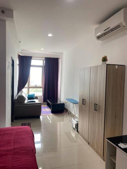 Cozy Shaftsbury high floor king bed free parkin wifi and netflix 1311 photo 8