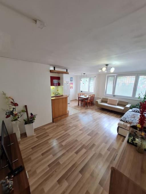 Linhs place