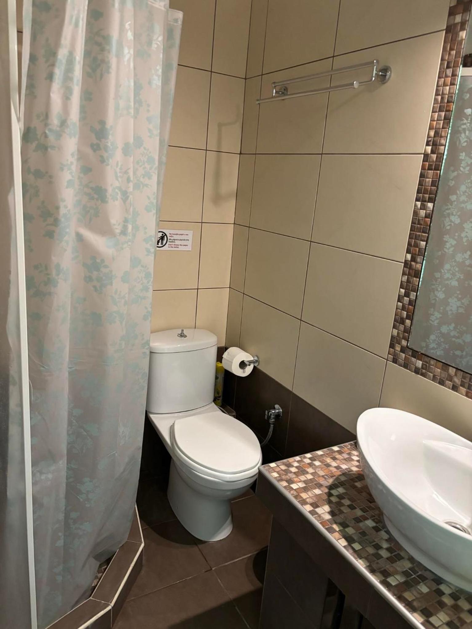 Family Rooms - Property Image 18