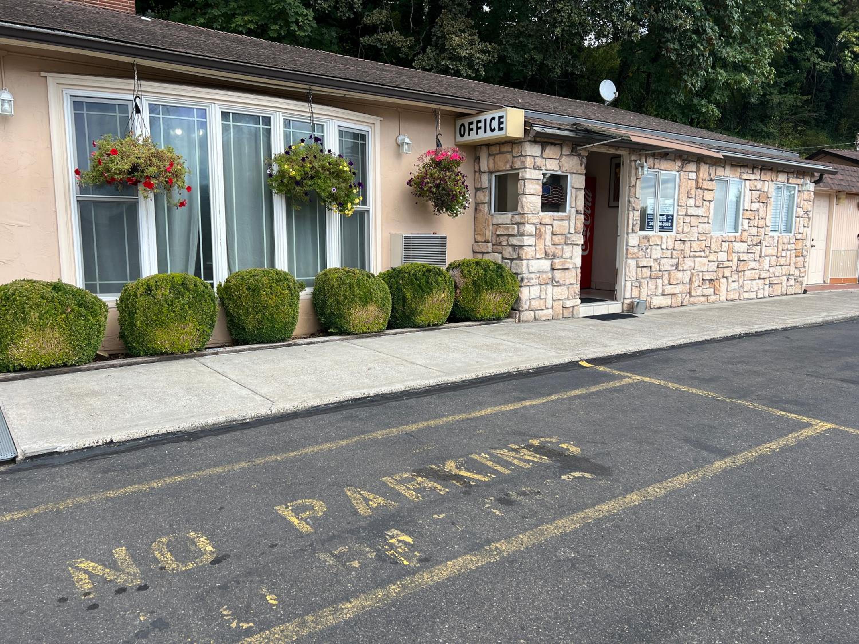Riverside Motel