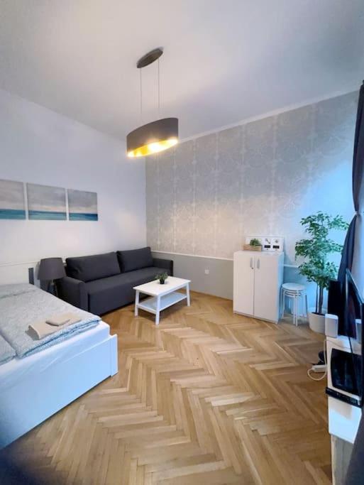 Quiet cabin in city center