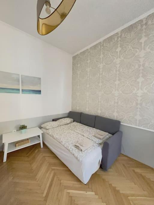 Quiet cabin in city center