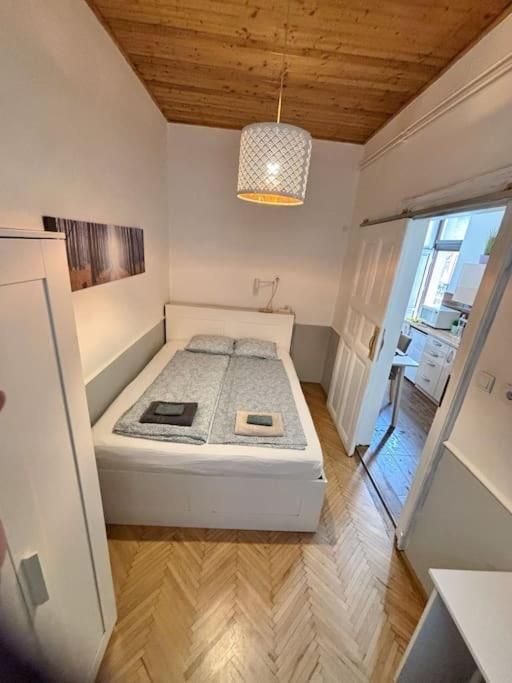 Quiet cabin in city center