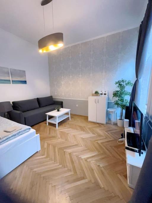 Quiet cabin in city center
