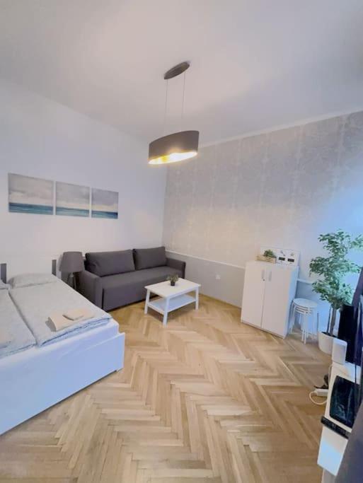 Quiet cabin in city center