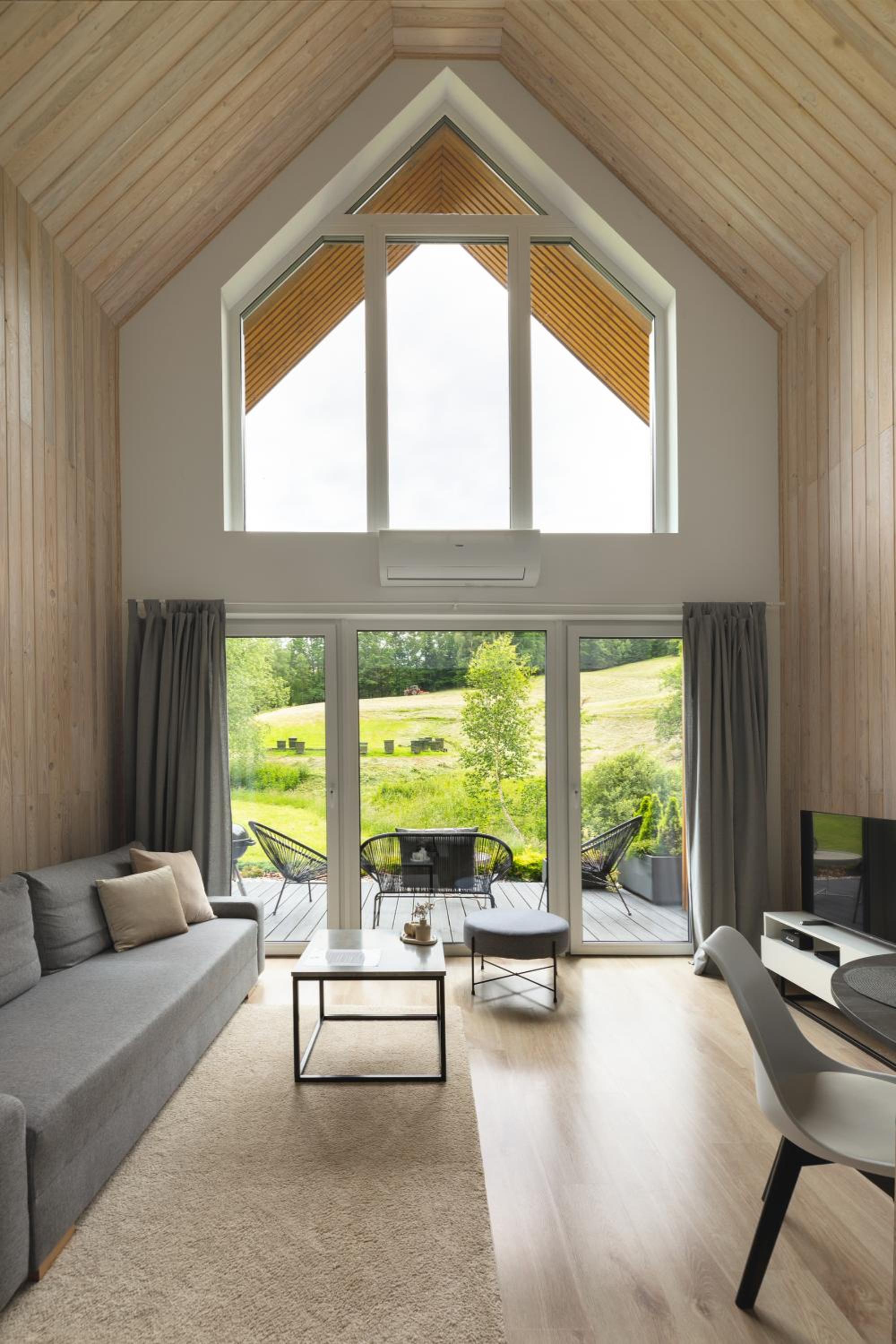 Hill & Chill Kudowa Zdrój - nowoczesne stodoły ze strefą SPA, balia, sauna