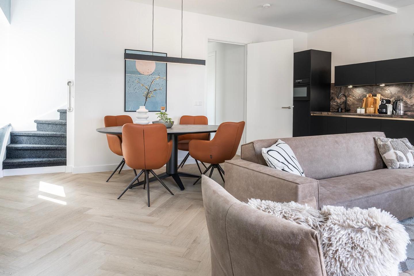 Newly Renovated XL home city center