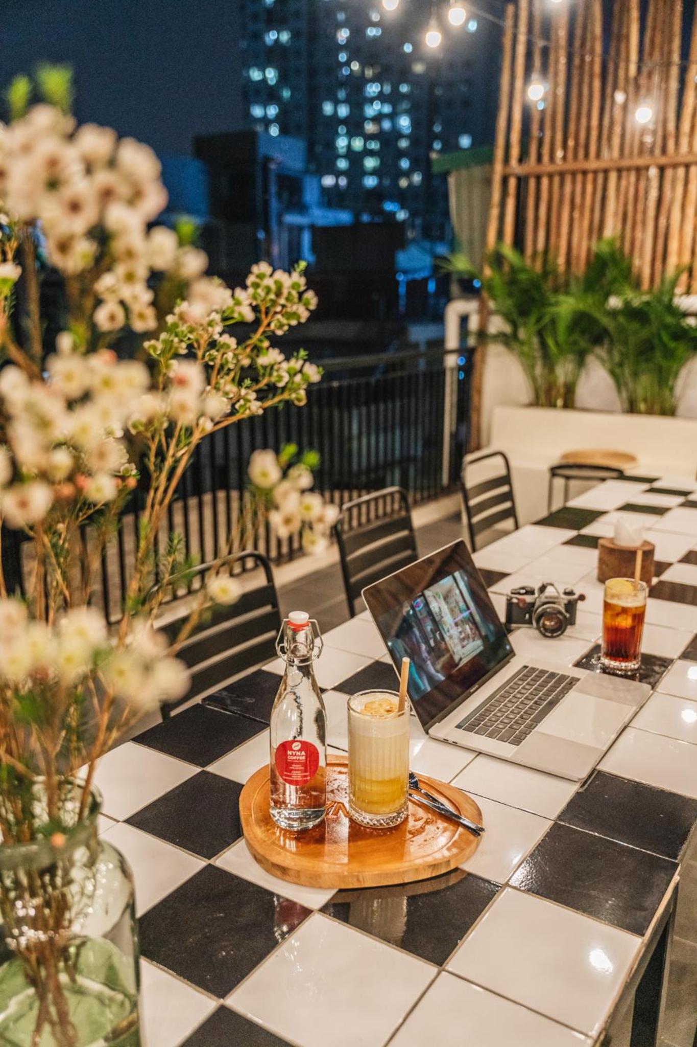 MODERN VILLA - Rooftop - Sky View - Egg Coffee Class