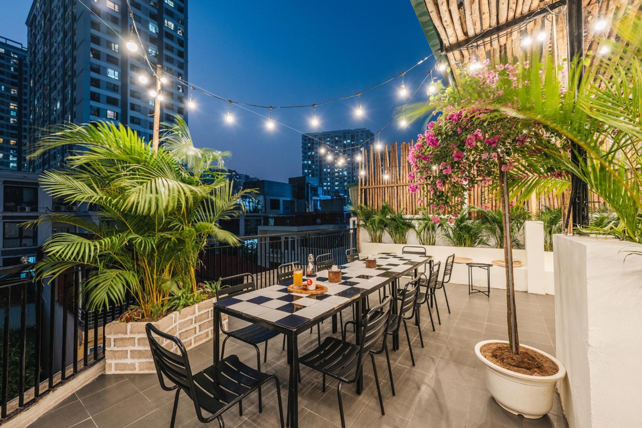 MODERN VILLA - Rooftop - Sky View - Egg Coffee Class