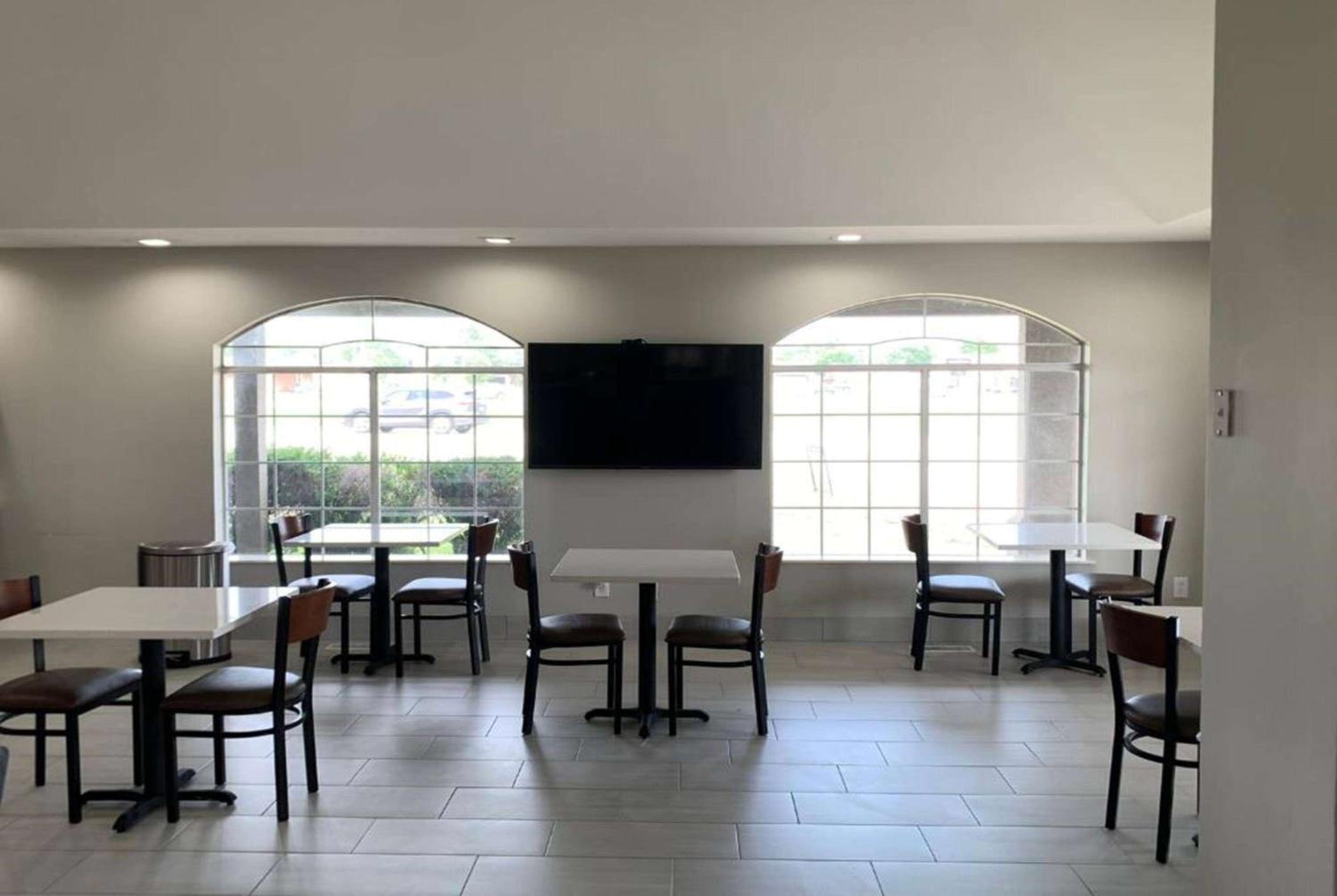 Days Inn by Wyndham Wagoner view 4
