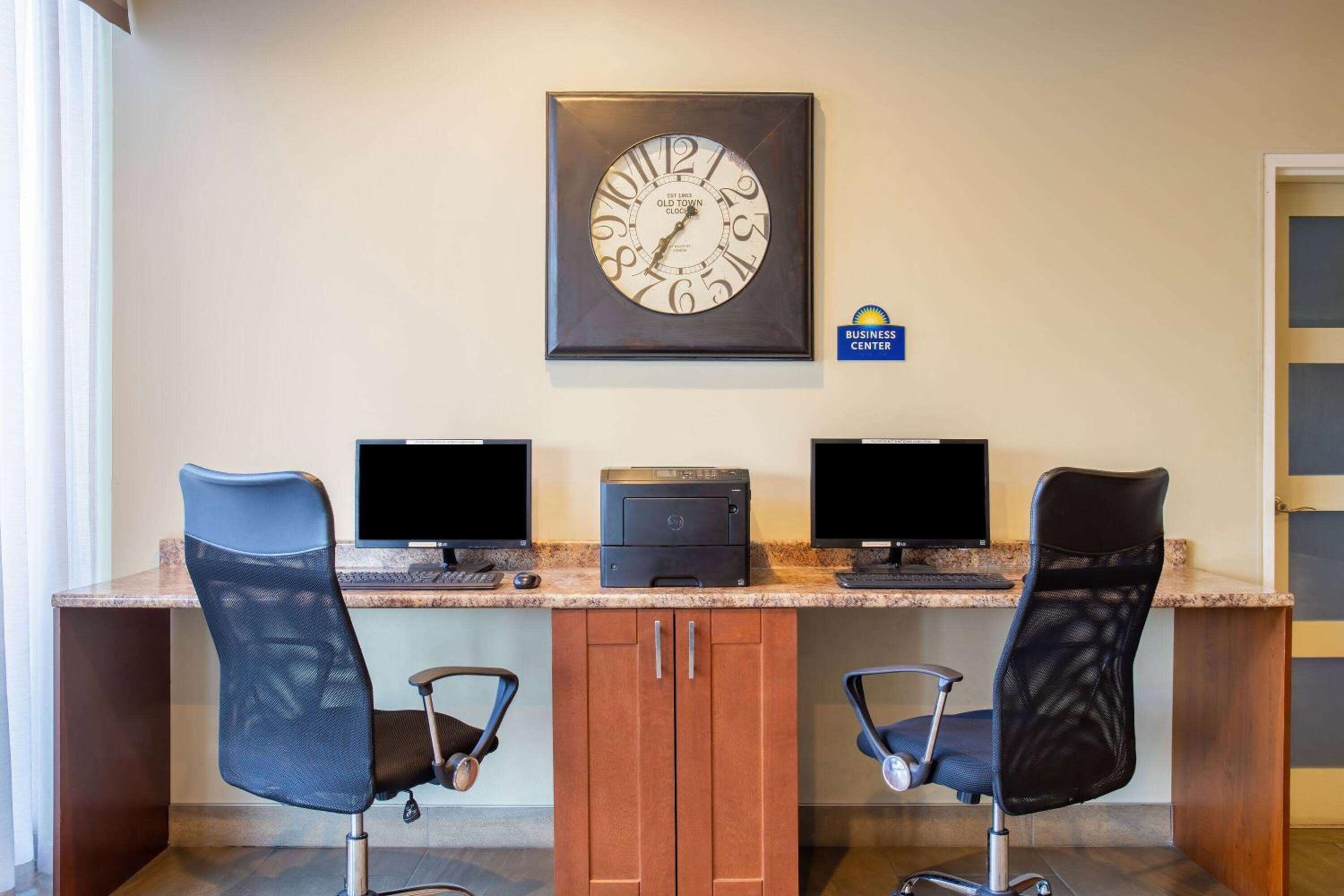 Cranbrook Vacations - Days Inn by Wyndham Cranbrook Conference Centre - Property Image 1