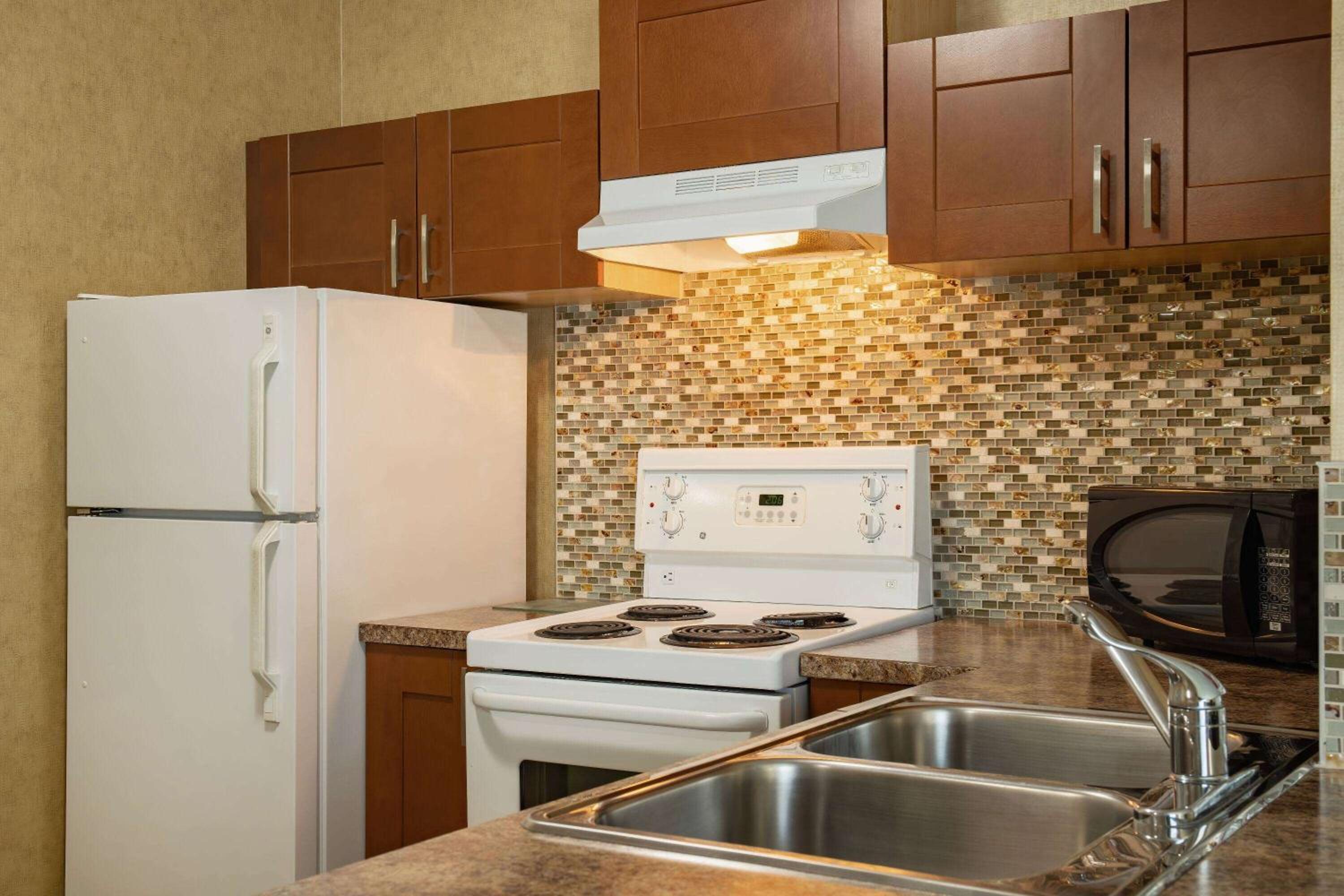 Cranbrook Vacations - Days Inn by Wyndham Cranbrook Conference Centre - Property Image 2