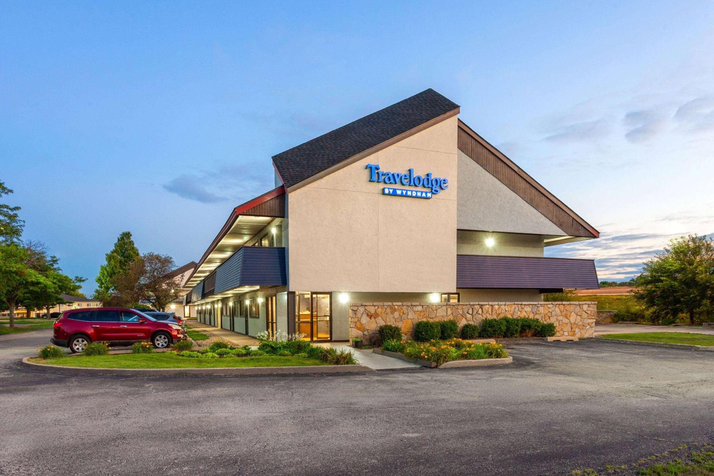 Peoria Vacations - Travelodge by Wyndham Peoria - Property Image 4