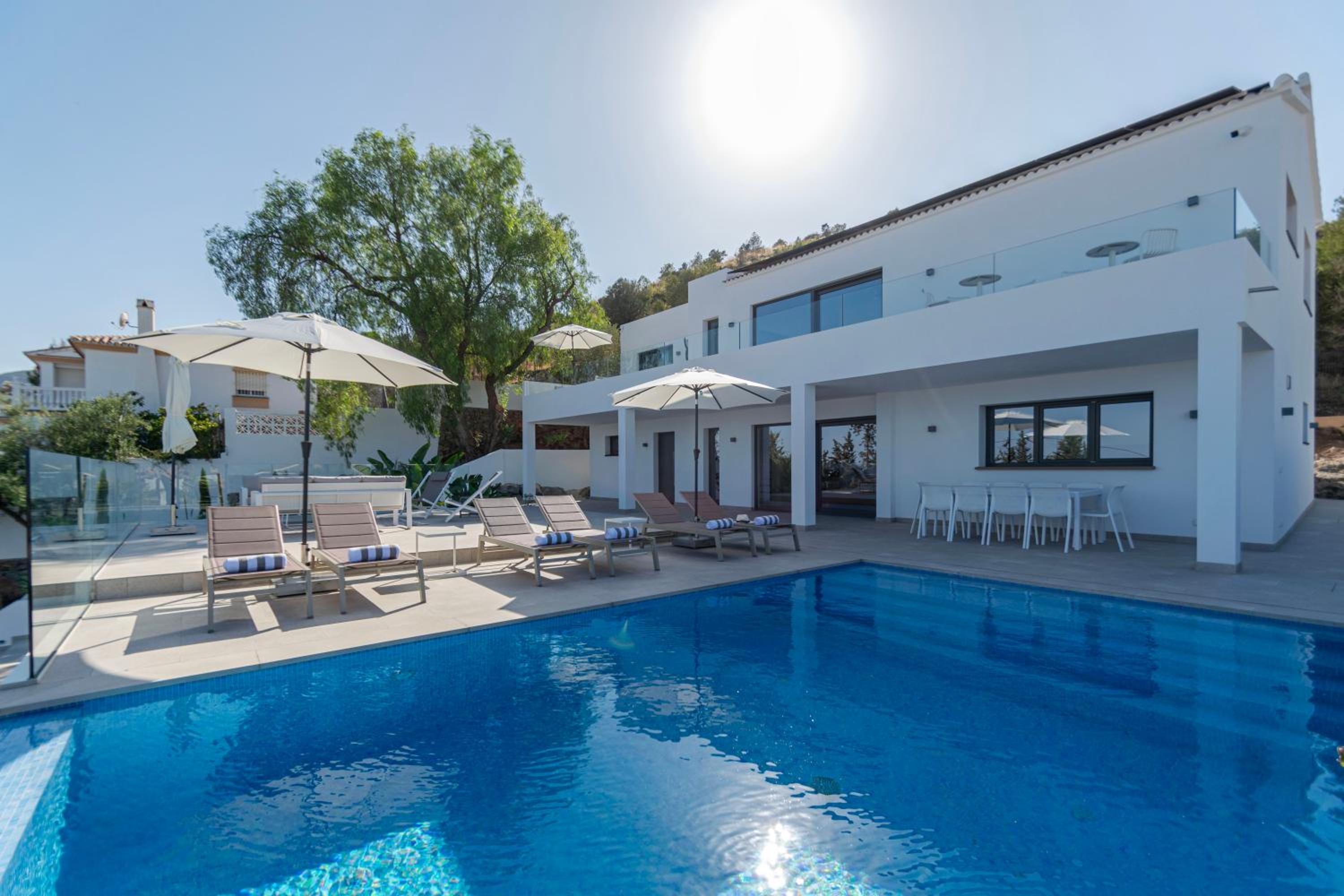 Happyplace Malaga - Villa with Panoramic Sea View Heated Infinity Saltwater Pool