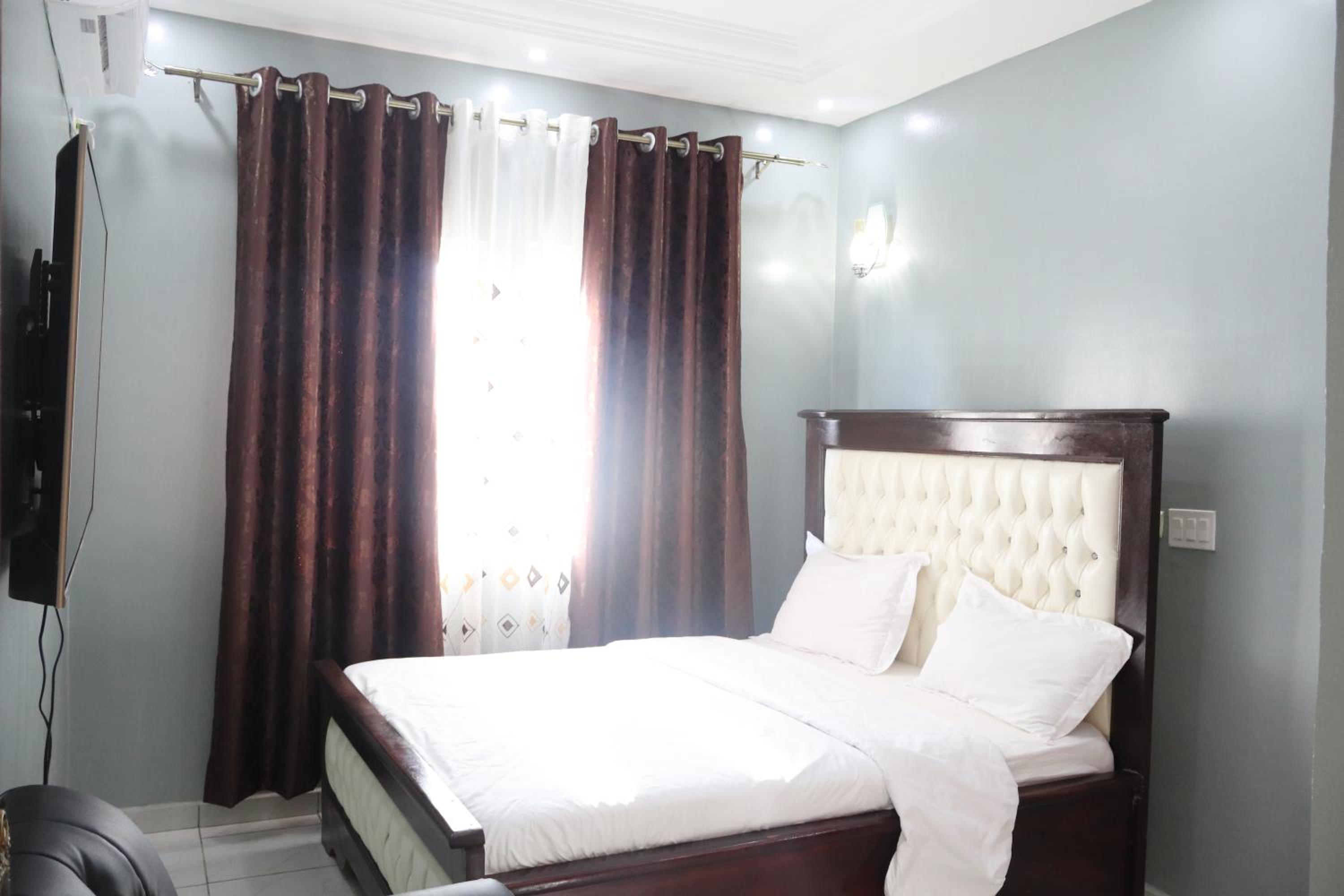 Primeshare Luxury apart with swimming pool, parking, playground and restaurant