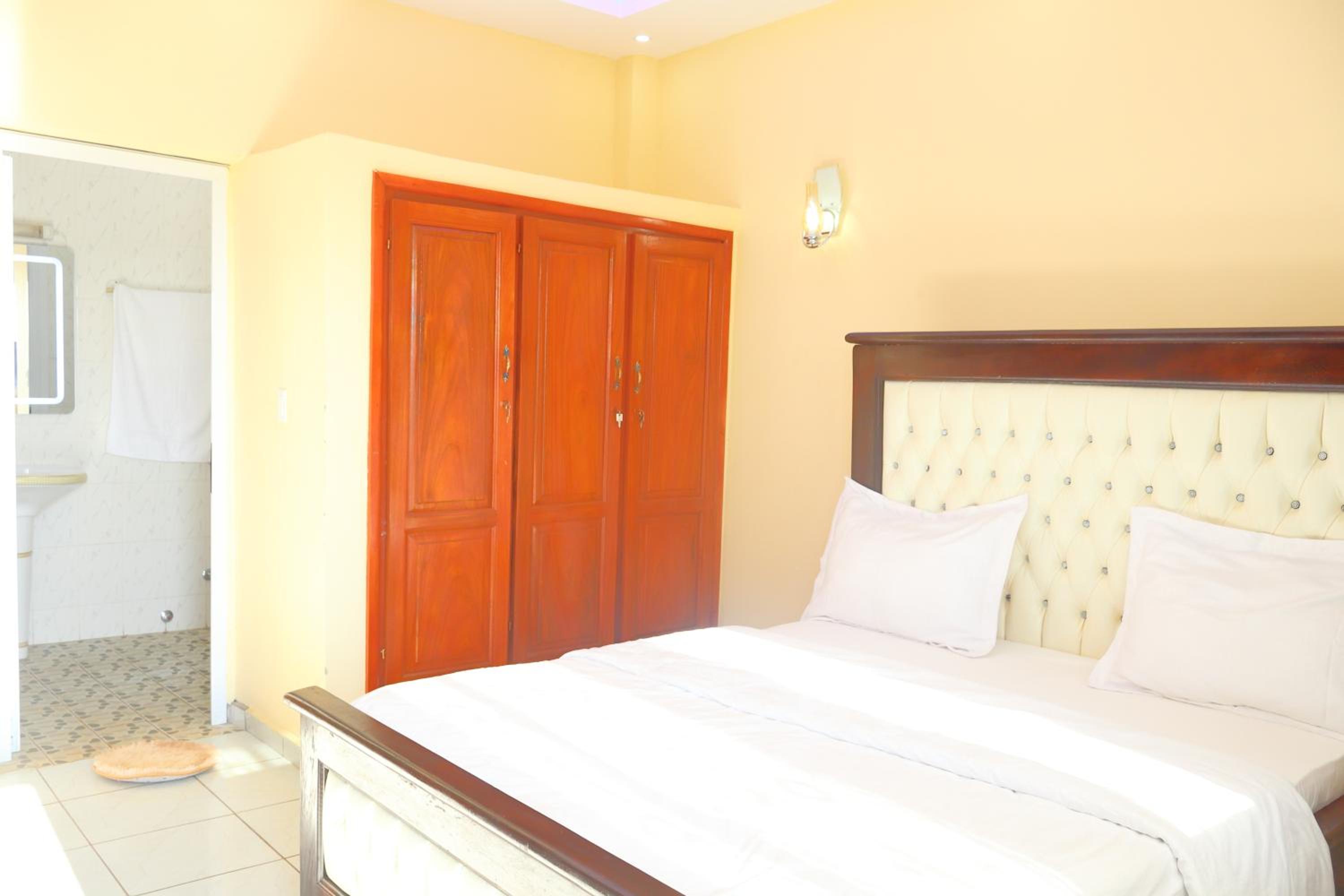 Primeshare Luxury apart with swimming pool, parking, playground and restaurant