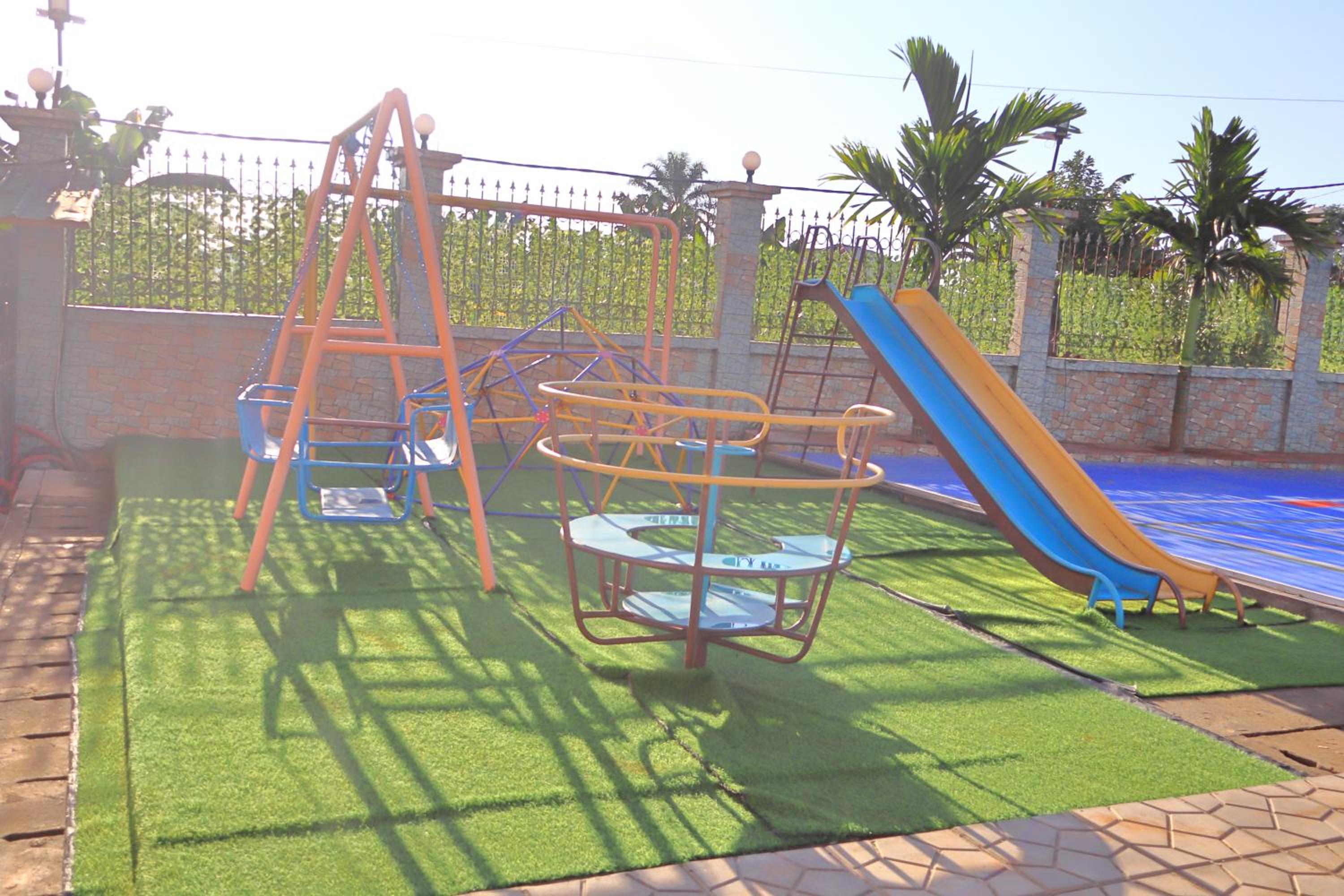 Primeshare Luxury apart with swimming pool, parking, playground and restaurant