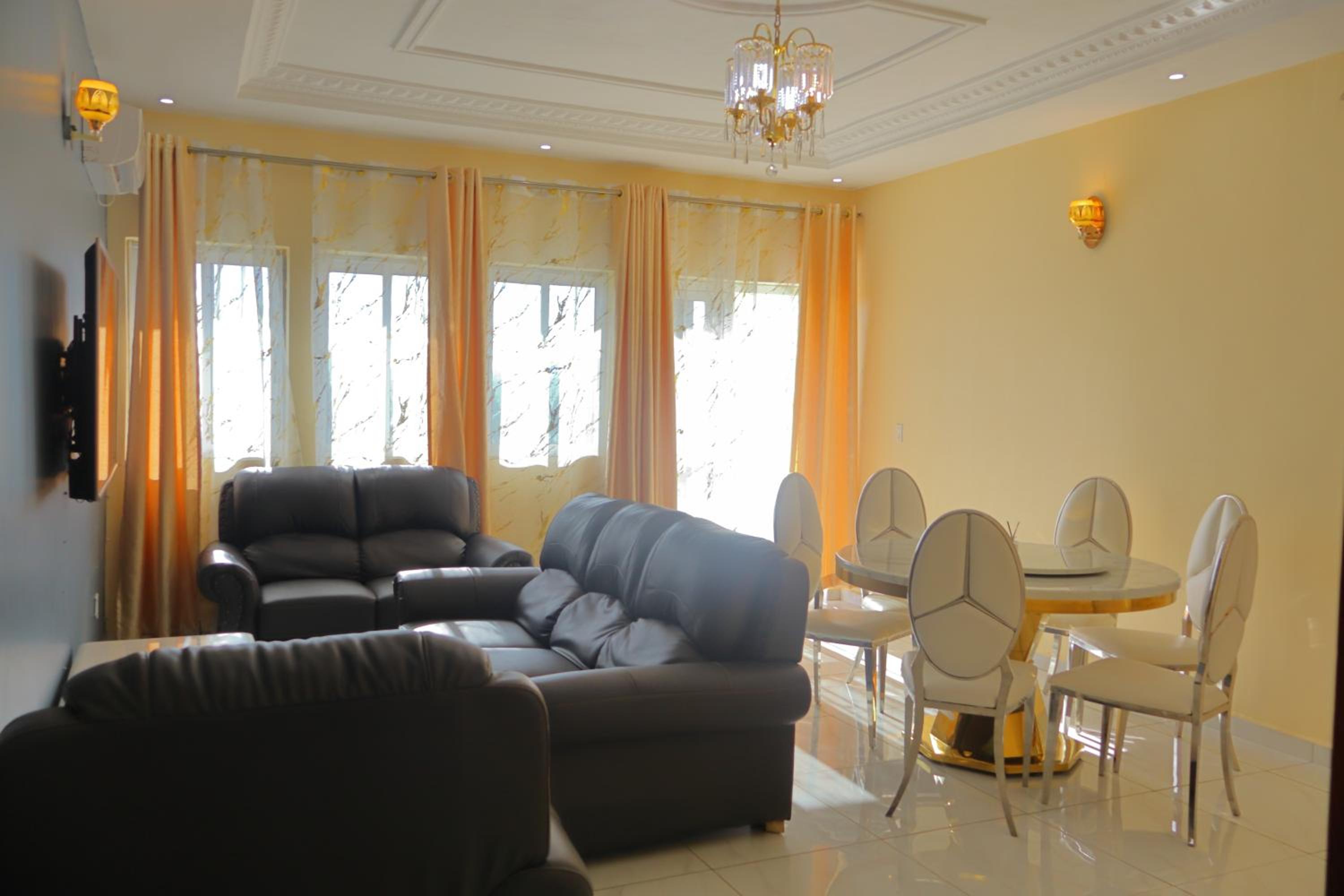 Primeshare Luxury apart with swimming pool, parking, playground and restaurant