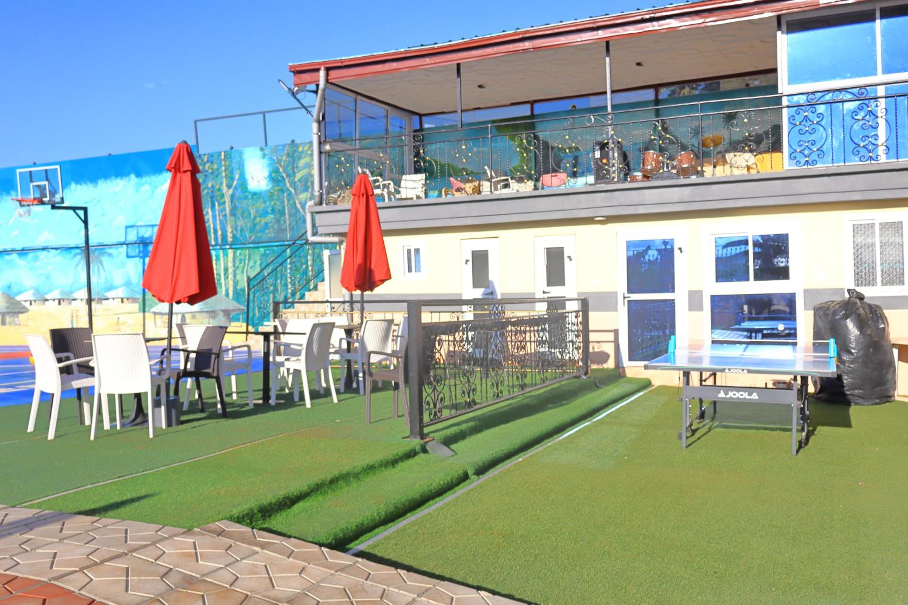 Primeshare Luxury apart with swimming pool, parking, playground and restaurant