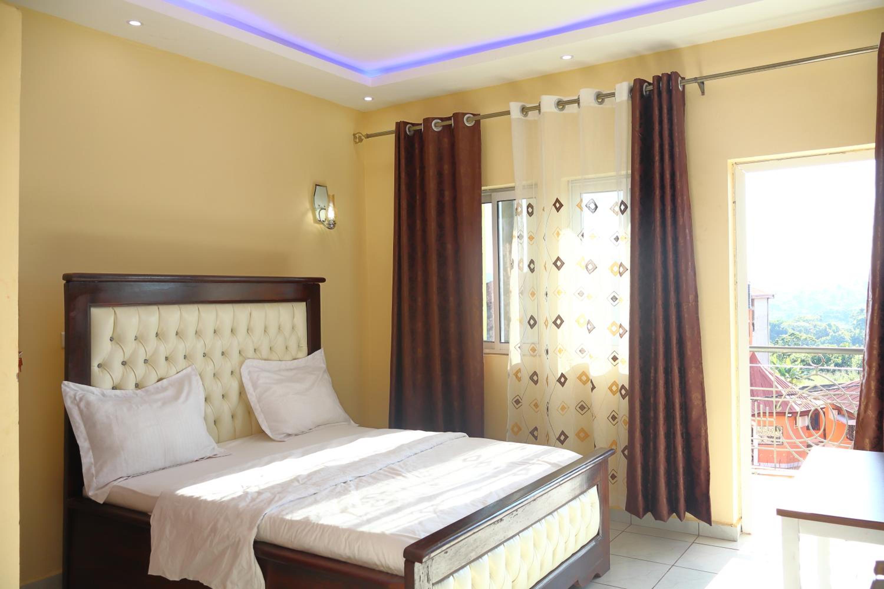 Primeshare Luxury apart with swimming pool, parking, playground and restaurant