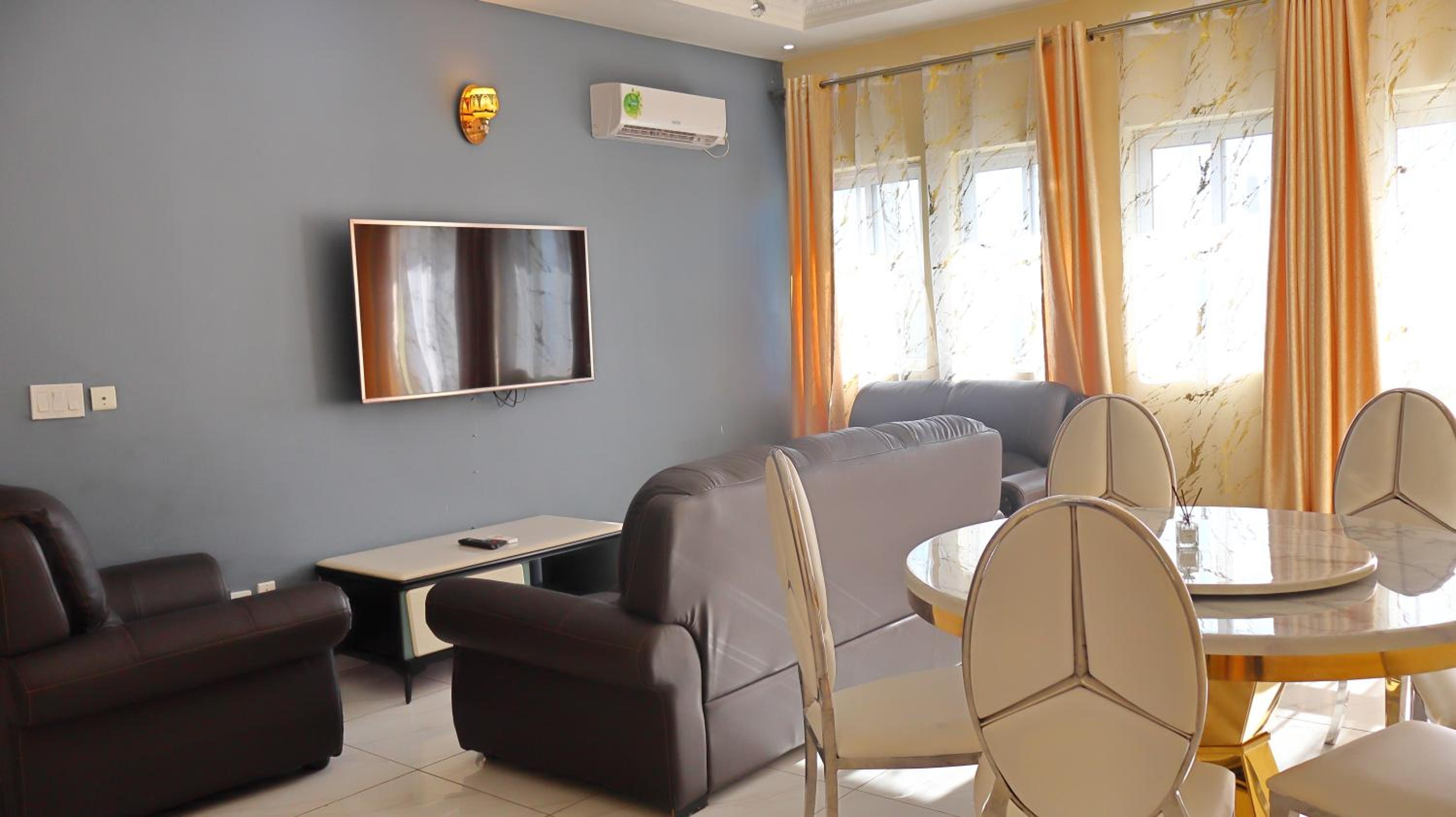 Primeshare Luxury apart with swimming pool, parking, playground and restaurant